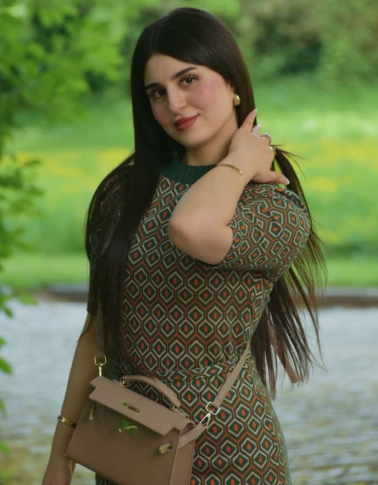 Hina Khan - escort photo 4 in Dubai