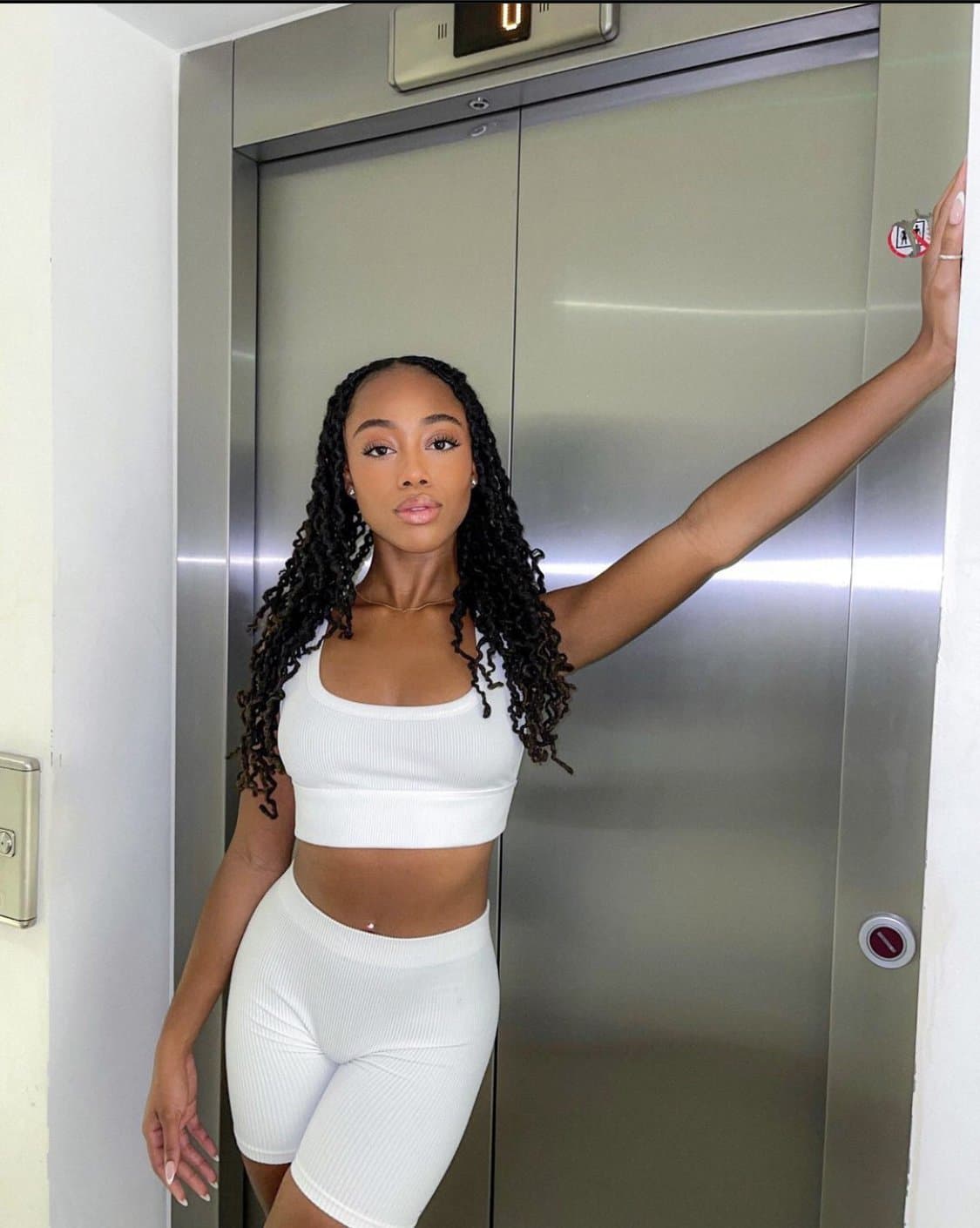 Eva - фото эскорт 1 в Dubai