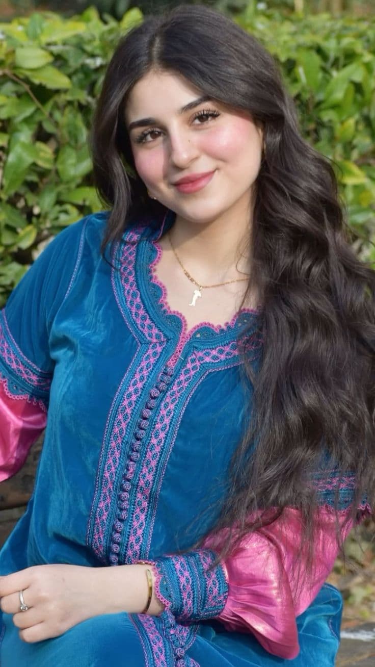 Hina Khan - escort photo 9 in Dubai