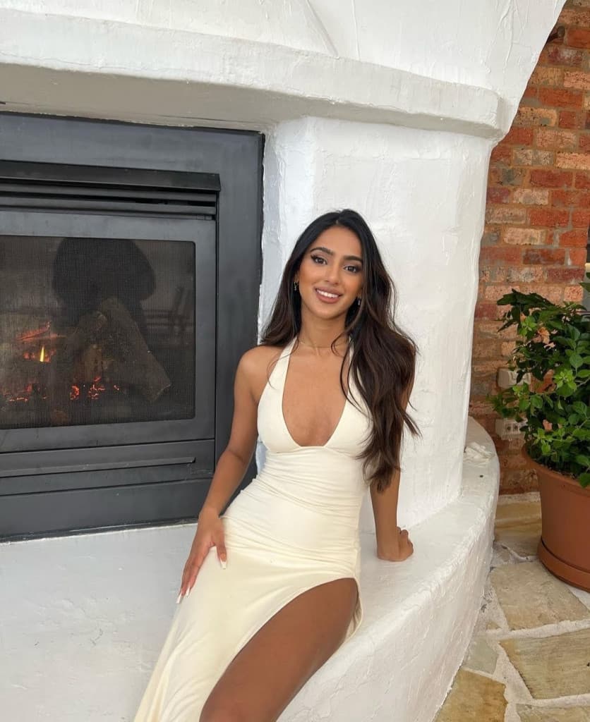 Mina - escort photo 1 in Dubai