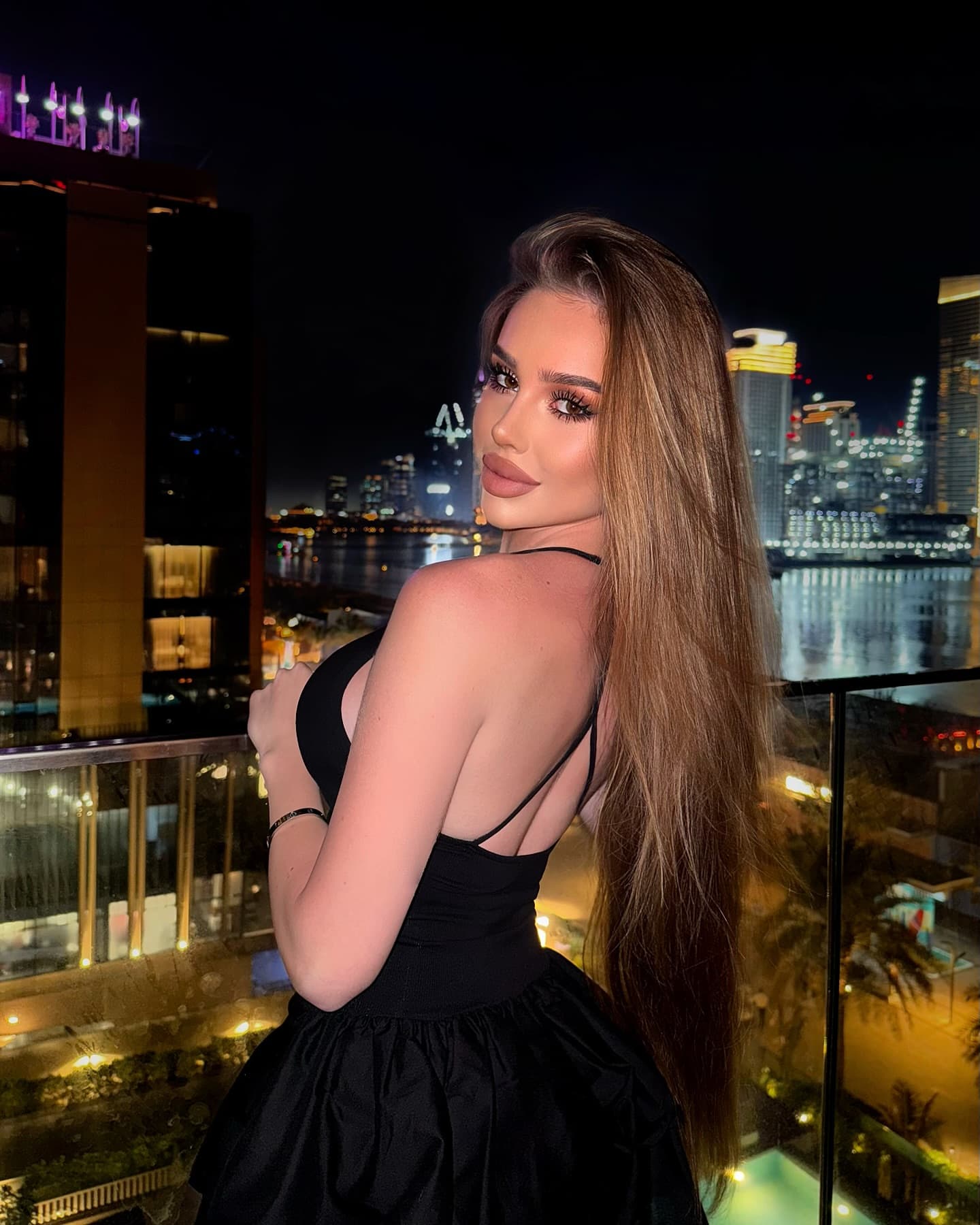 Ruby - صورة مرافقة 2 في Dubai