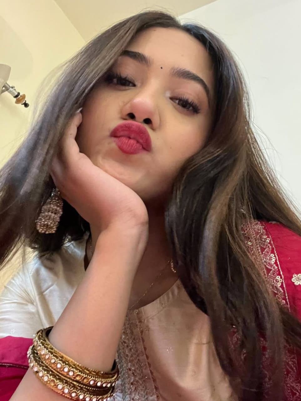 Sakshi sing - escort photo 4 in Dubai