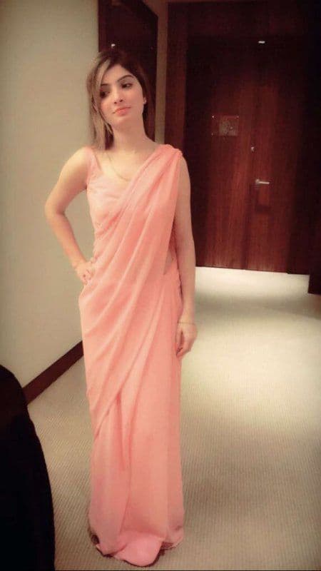 Model Nisha Khan - صورة مرافقة 9 في Dubai