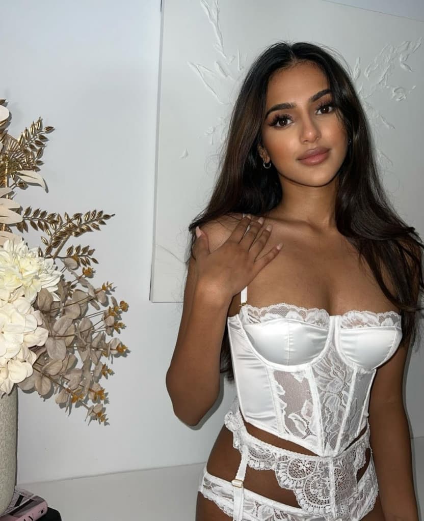 Mina - escort photo 4 in Dubai