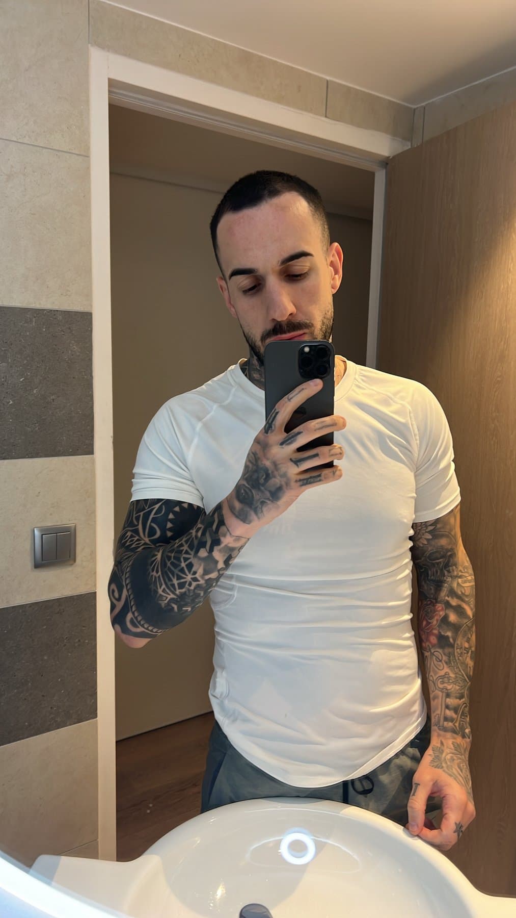 Pedro - escort photo 5 in Dubai