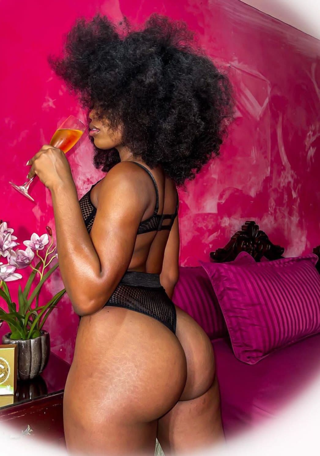 Kim - фото эскорт 2 в Dubai