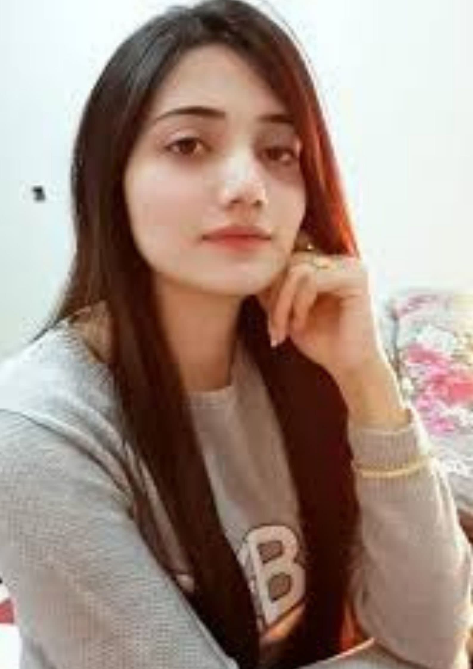 Hania khan - صورة مرافقة 7 في Dubai