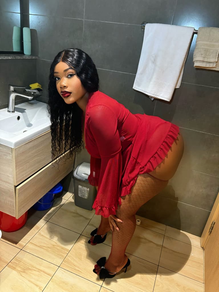 Betty - escort photo 4 in Dubai