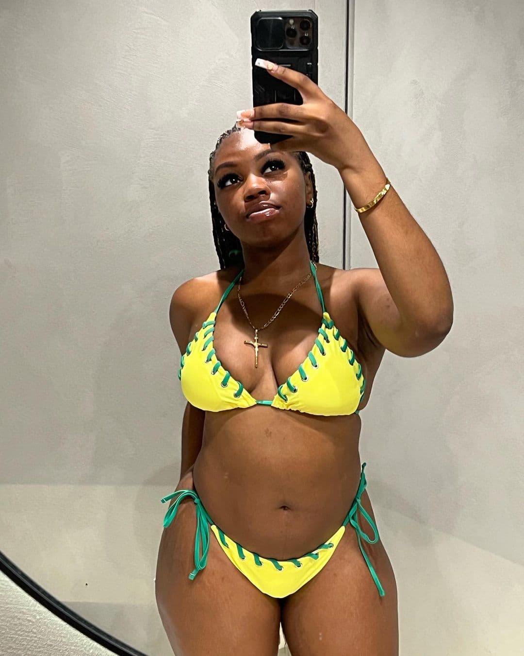 EBONY ALVIRA - صورة مرافقة 2 في Dubai