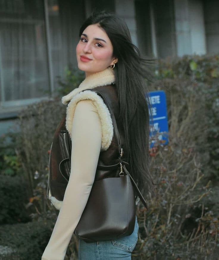 Hina Khan - escort photo 1 in Dubai