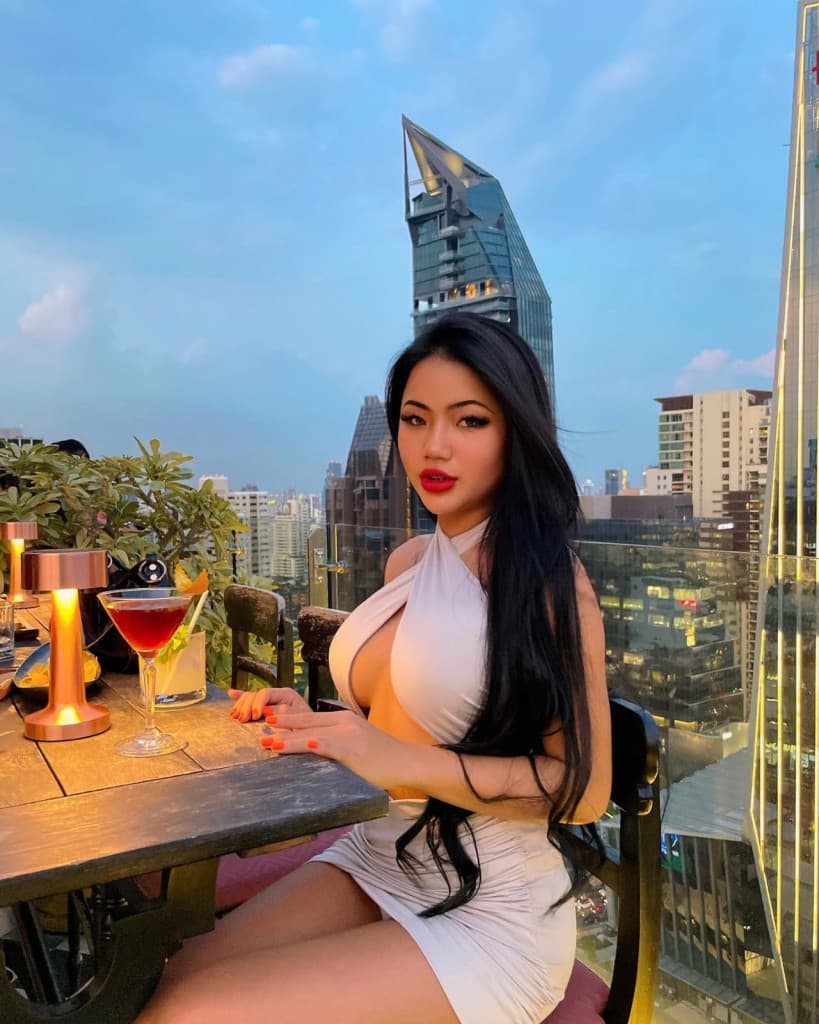 Serena - фото эскорт 4 в Dubai