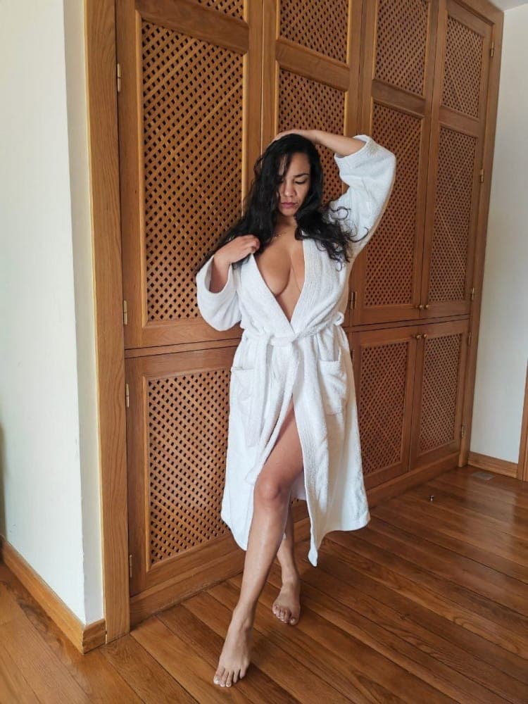 Livia - escort photo 4 in Dubai