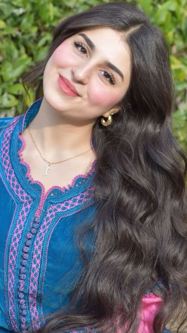 Hina Khan - escort photo 7 in Dubai