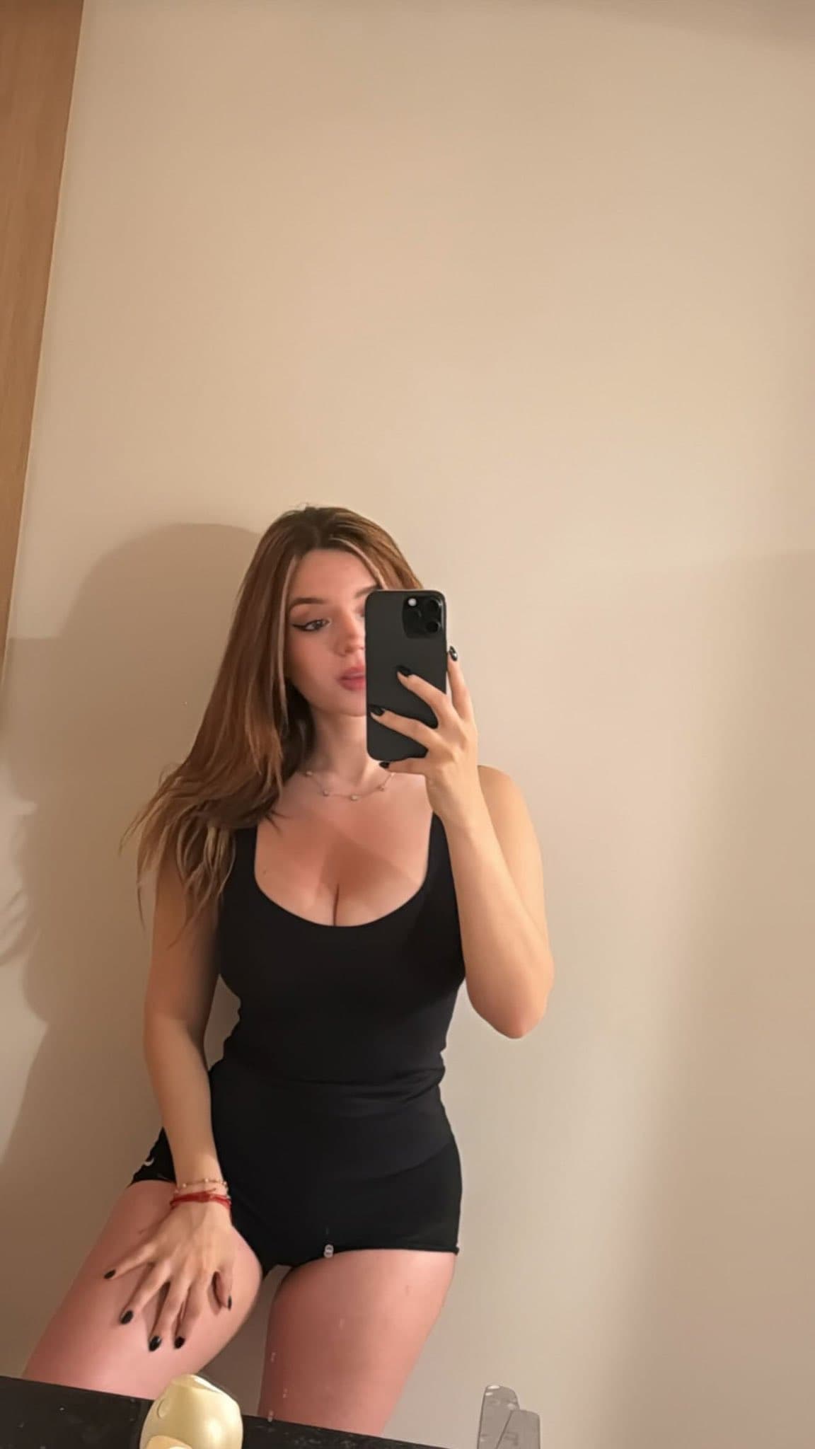 Molly - escort photo 1 in Dubai