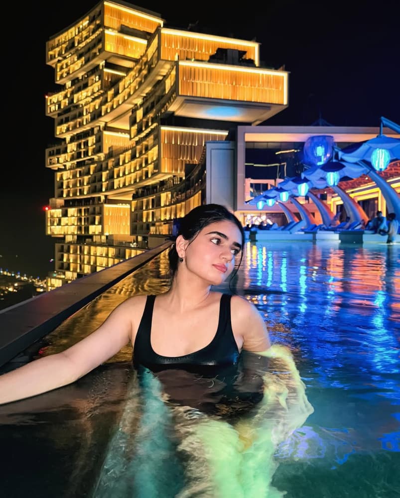 Mona - escort photo 2 in Dubai