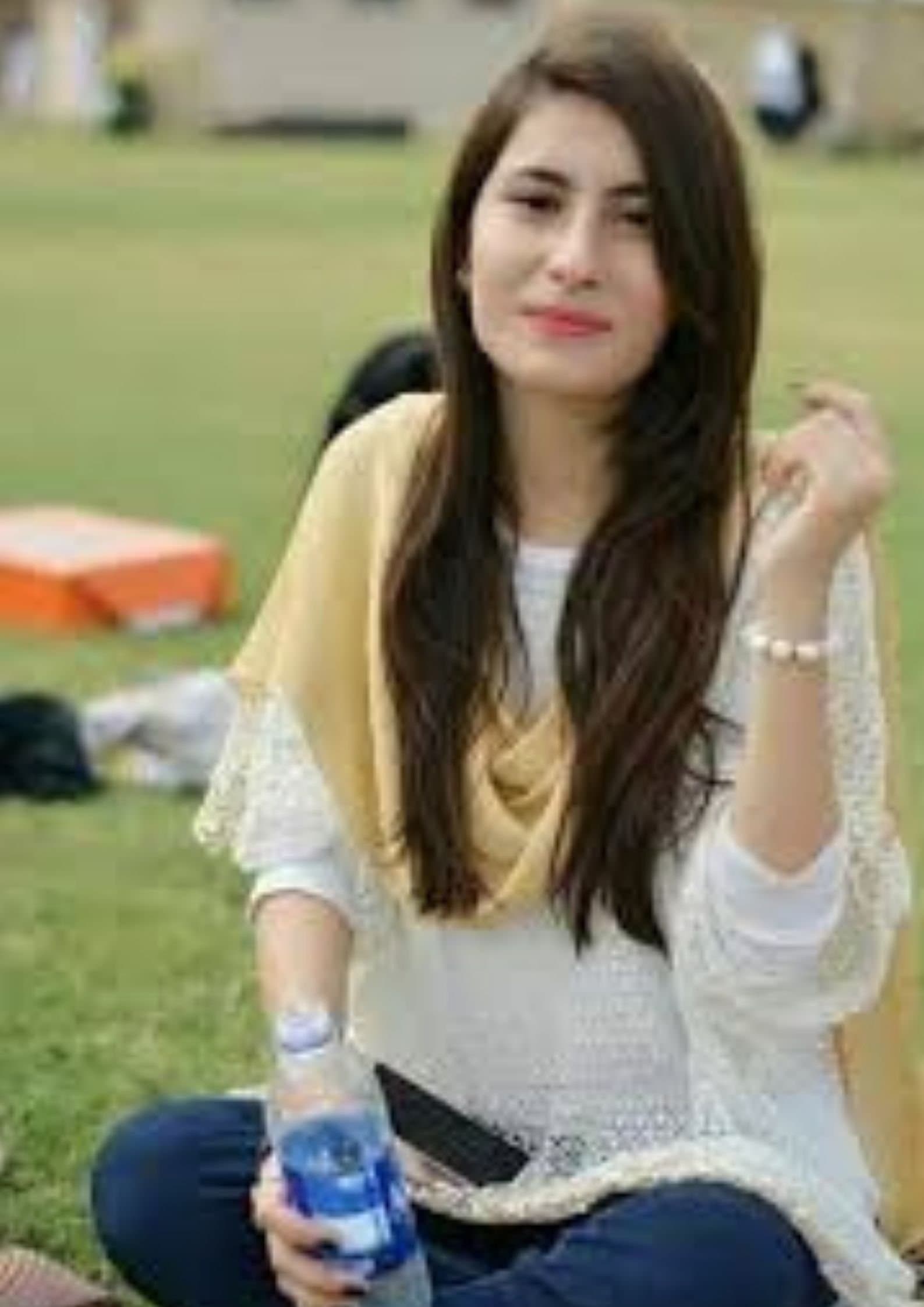 Hania khan - صورة مرافقة 3 في Dubai