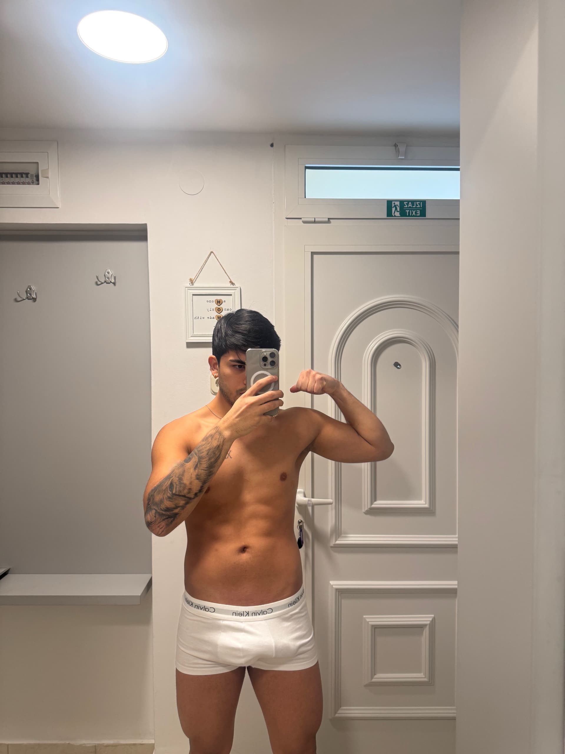 Juan - escort photo 12 in Dubai