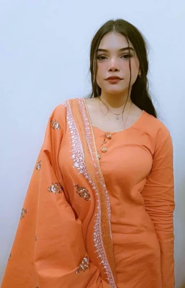 Hania Khan - escort photo 2 in Dubai