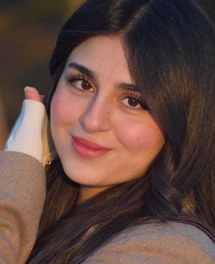 Hina Khan - escort photo 5 in Dubai