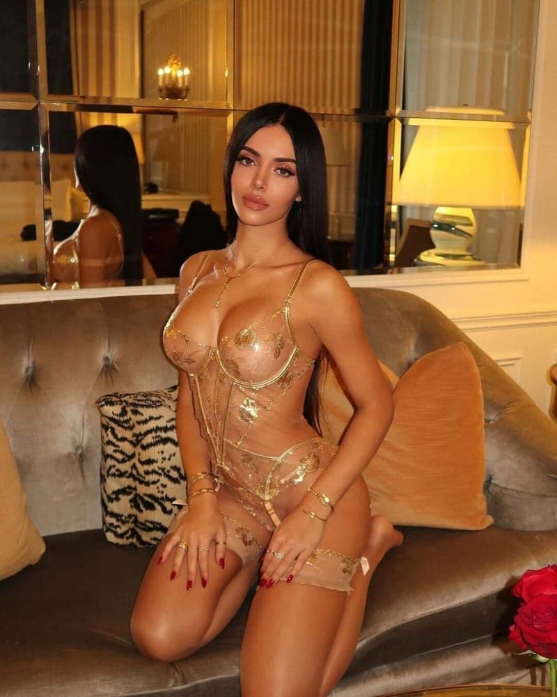 Bella - escort photo 2 in Dubai