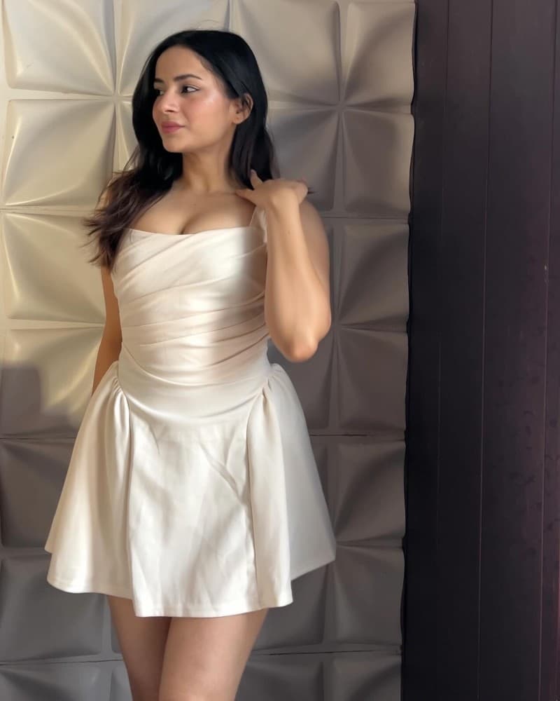 Anisha - escort photo 2 in Dubai