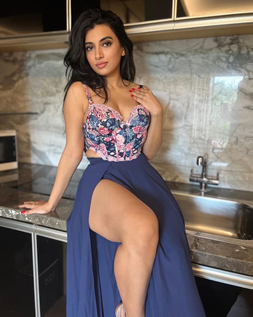 Priya first time coming in Dubai - escort photo 1 in Dubai